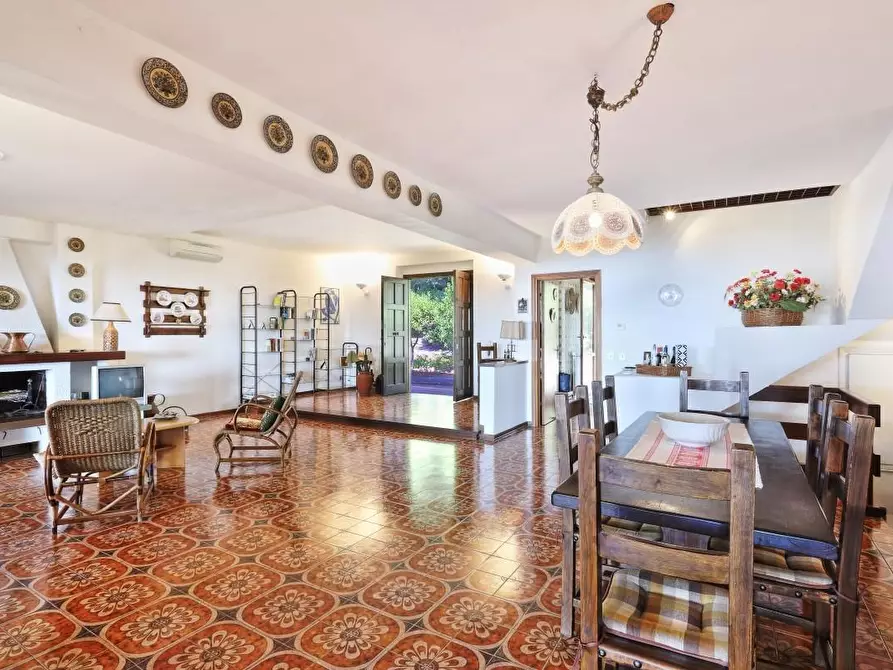 Immagine 5 di Villa in vendita  a Livorno