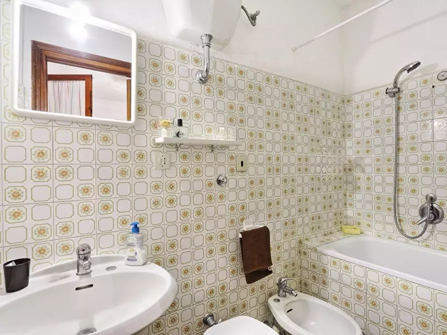 Immagine 15 di Villa in vendita  a Livorno