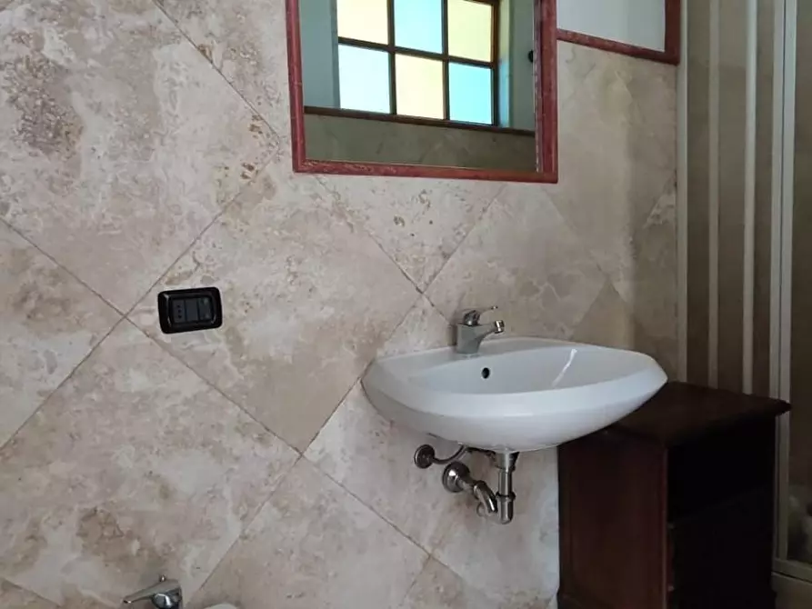 Immagine 4 di Appartamento in affitto  a Carrara
