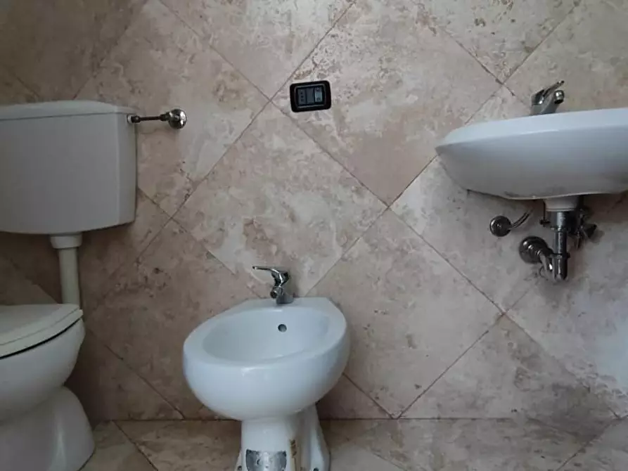 Immagine 5 di Appartamento in affitto  a Carrara