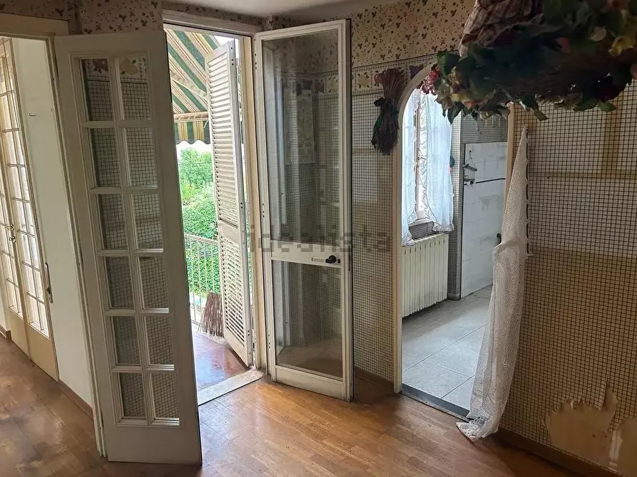 Immagine 4 di Villa in vendita  a Viareggio