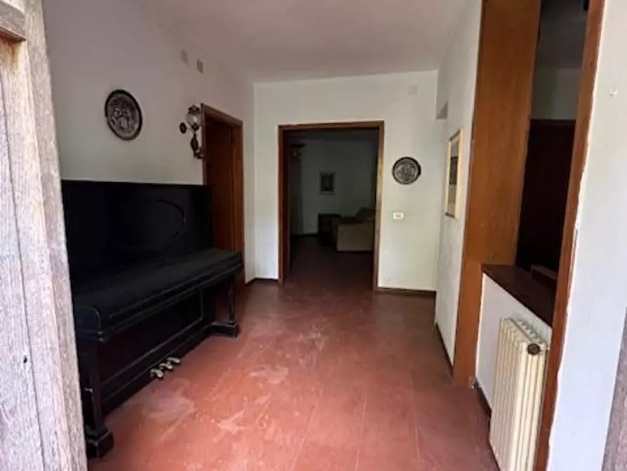 Immagine 1 di Casa indipendente in vendita  a Massa