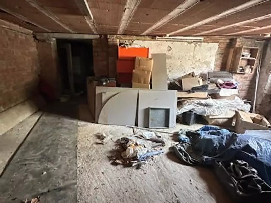 Immagine 21 di Casa indipendente in vendita  a Massa