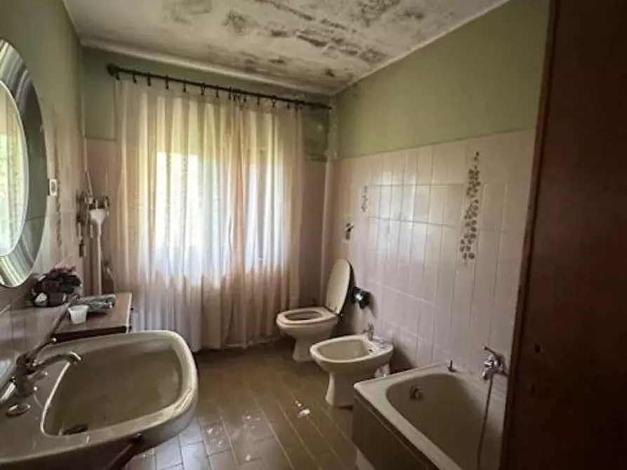 Immagine 30 di Casa indipendente in vendita  a Massa