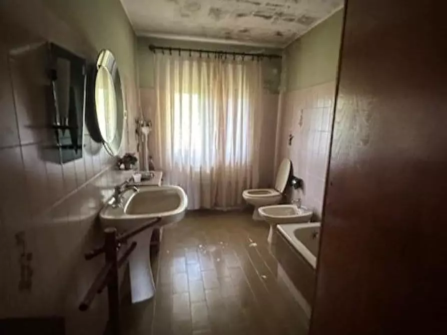 Immagine 29 di Casa indipendente in vendita  a Massa