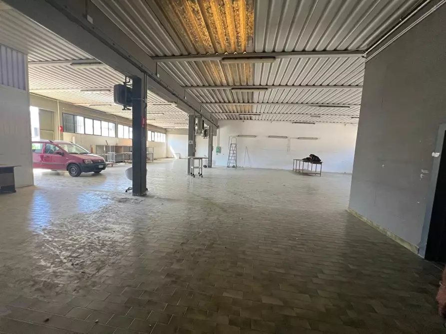 Immagine 2 di Attività artigianale in vendita  a Vinci