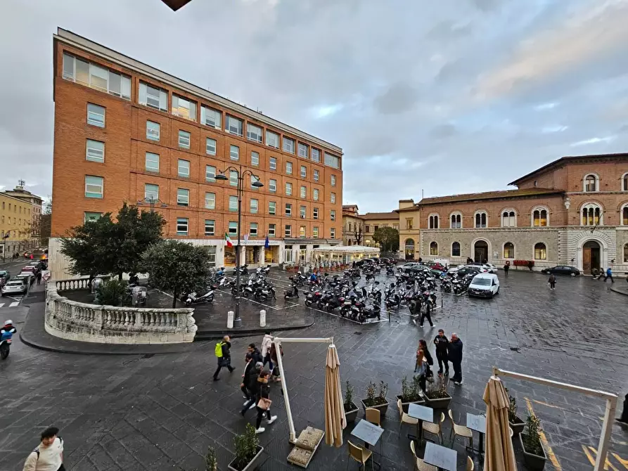 Immagine 25 di Ufficio in affitto  a Siena