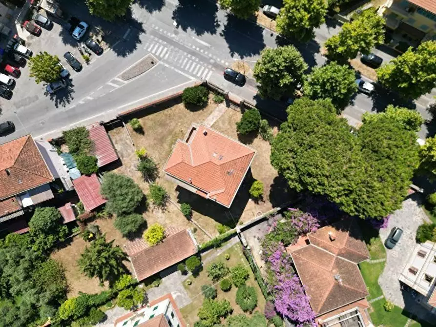 Immagine 7 di Villa in vendita  a Massa