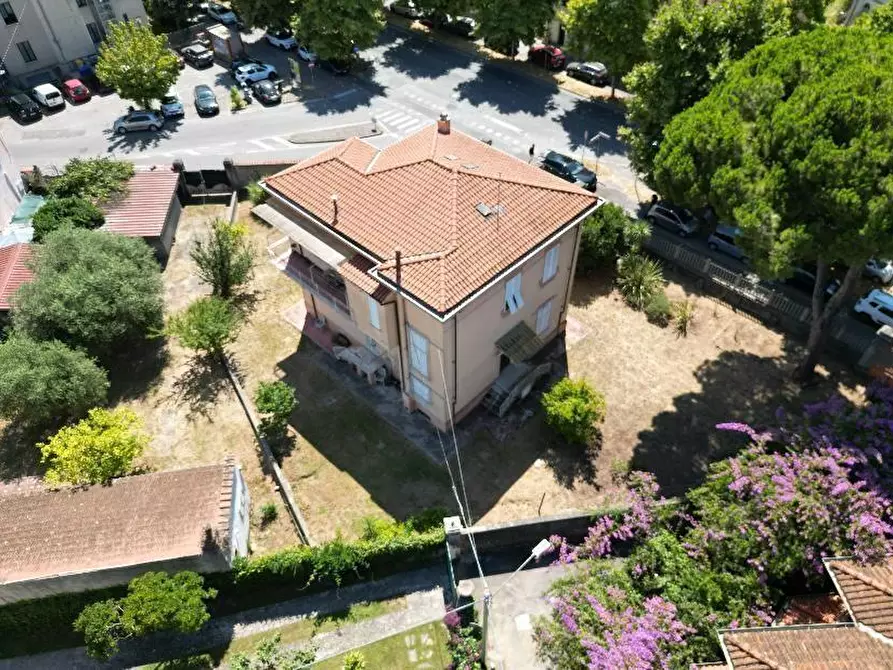 Immagine 1 di Villa in vendita  a Massa