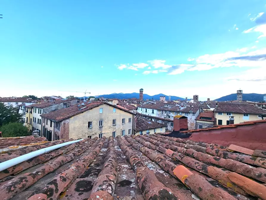 Immagine 10 di Mansarda in vendita  a Lucca
