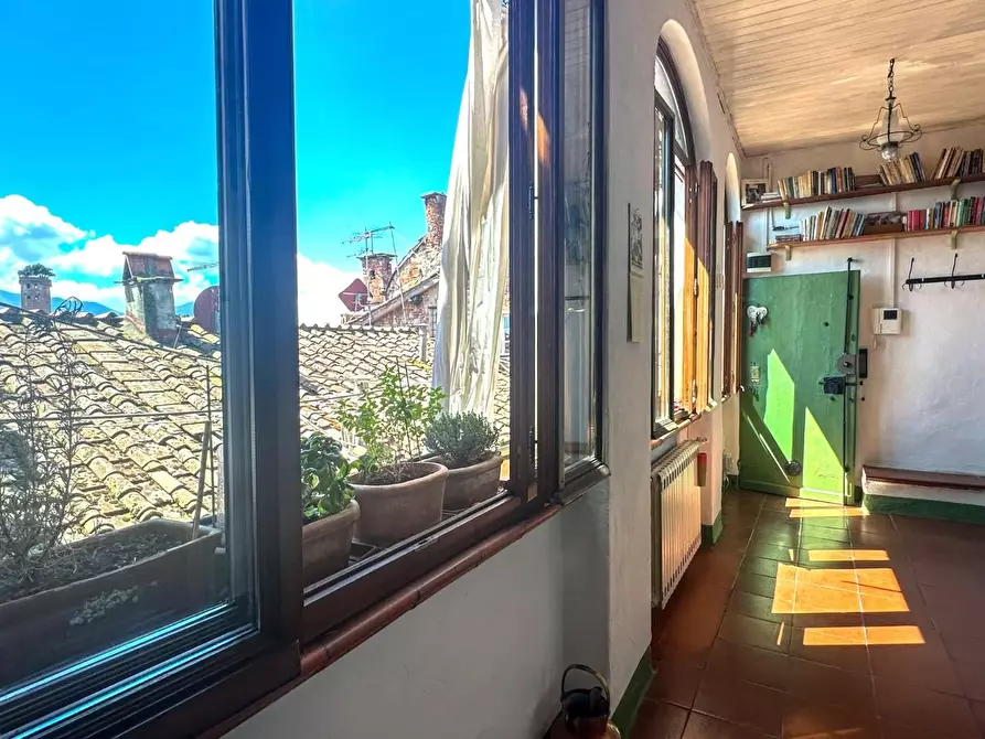 Immagine 2 di Mansarda in vendita  a Lucca