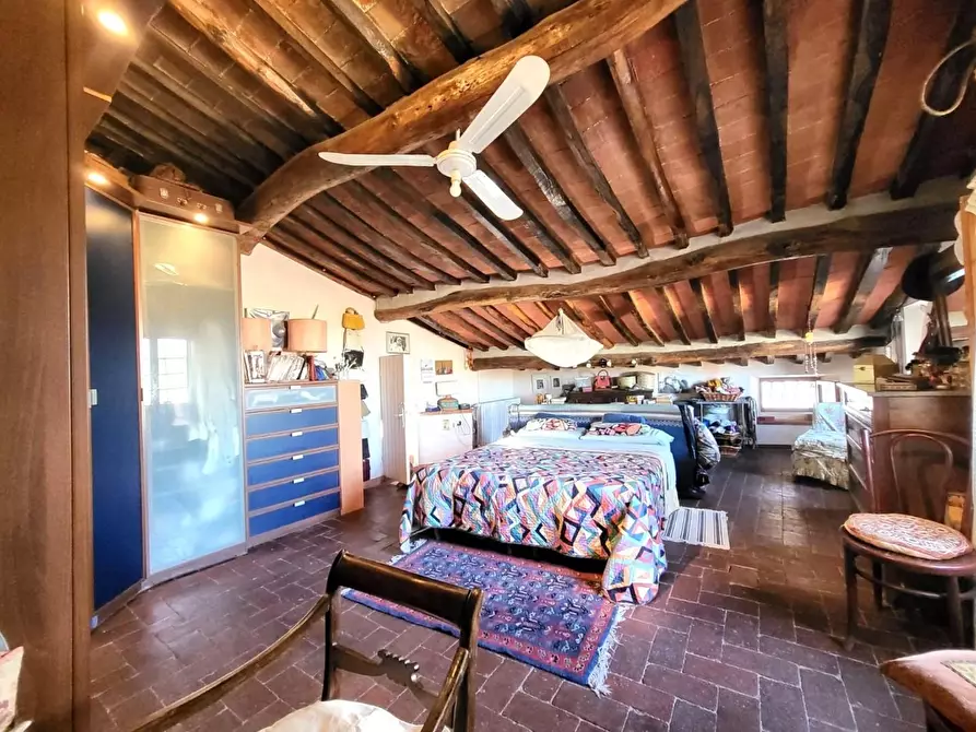 Immagine 13 di Mansarda in vendita  a Lucca