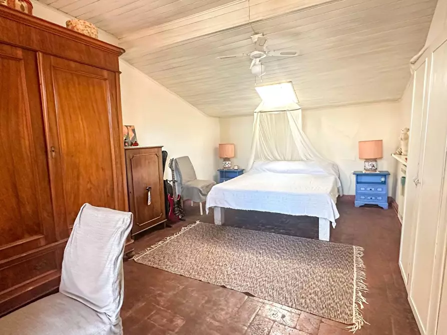 Immagine 11 di Mansarda in vendita  a Lucca