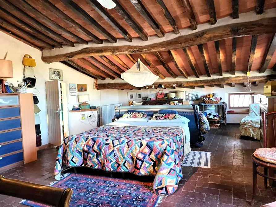 Immagine 12 di Mansarda in vendita  a Lucca