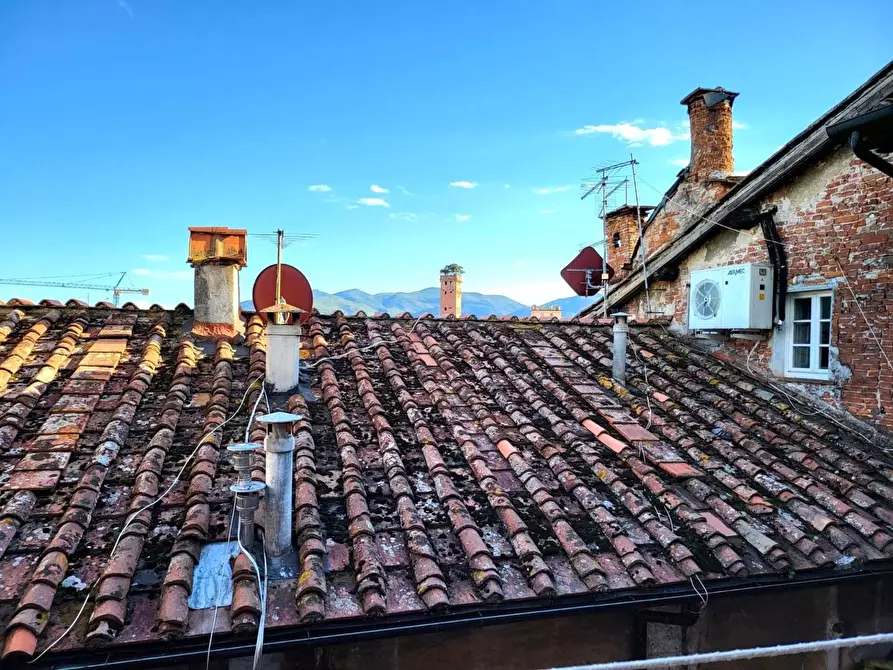Immagine 17 di Mansarda in vendita  a Lucca