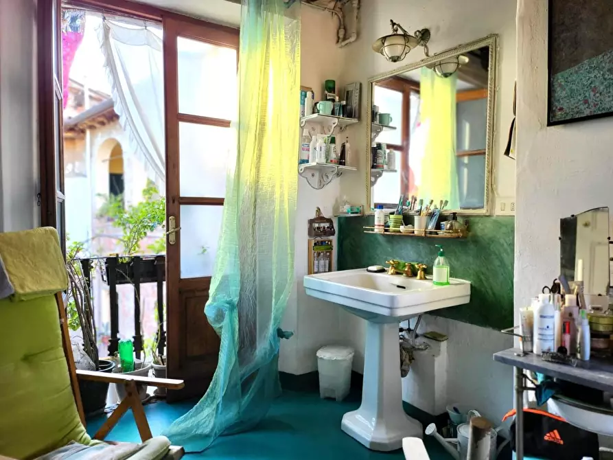 Immagine 14 di Mansarda in vendita  a Lucca