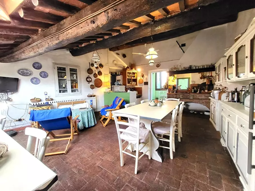 Immagine 3 di Mansarda in vendita  a Lucca