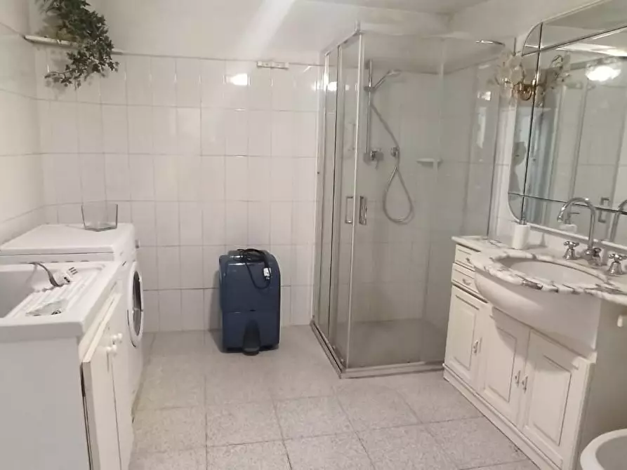 Immagine 11 di Casa bifamiliare in vendita  a Lucca