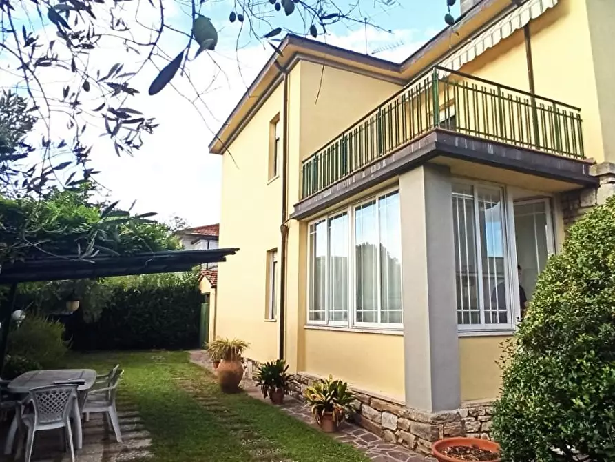 Immagine 35 di Casa bifamiliare in vendita  a Lucca
