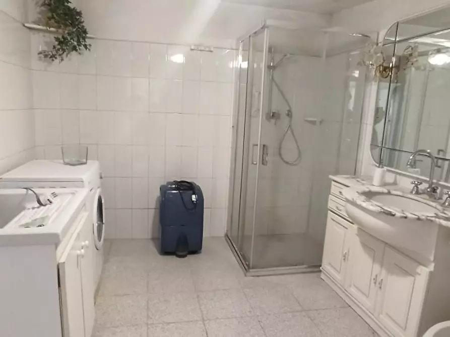 Immagine 22 di Casa bifamiliare in vendita  a Lucca