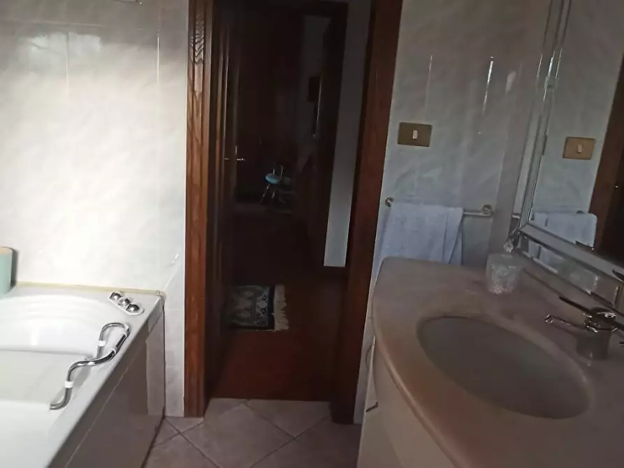 Immagine 39 di Casa bifamiliare in vendita  a Lucca