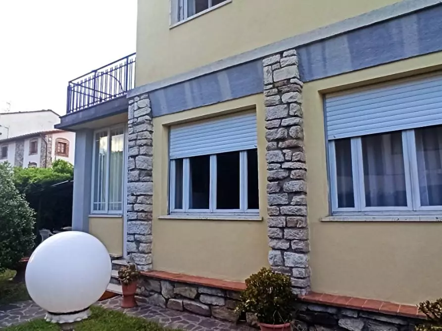 Immagine 18 di Casa bifamiliare in vendita  a Lucca