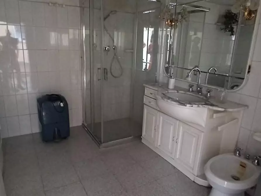 Immagine 10 di Casa bifamiliare in vendita  a Lucca