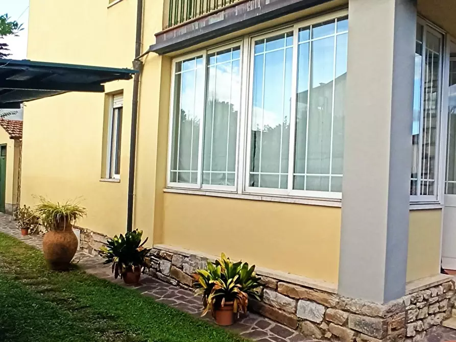 Immagine 36 di Casa bifamiliare in vendita  a Lucca