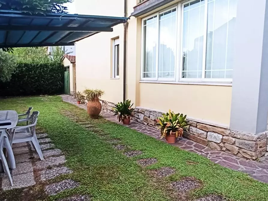 Immagine 37 di Casa bifamiliare in vendita  a Lucca