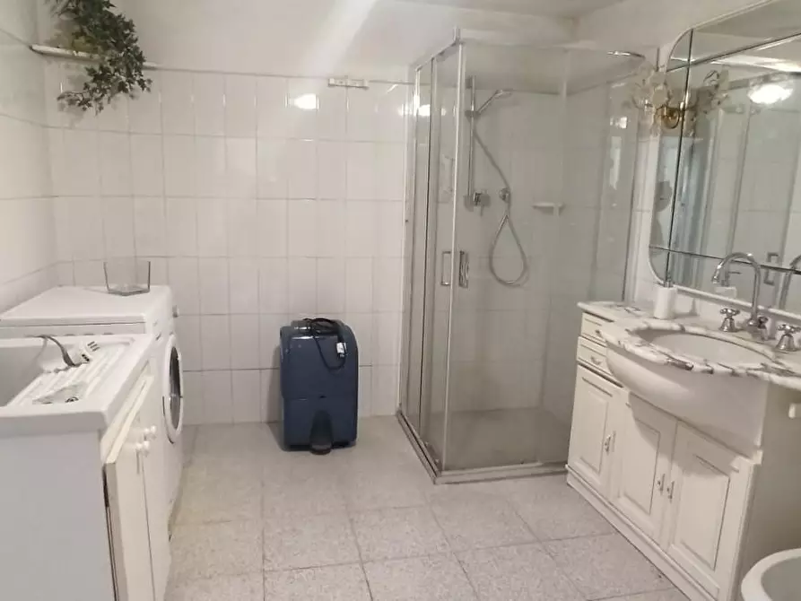 Immagine 21 di Casa bifamiliare in vendita  a Lucca