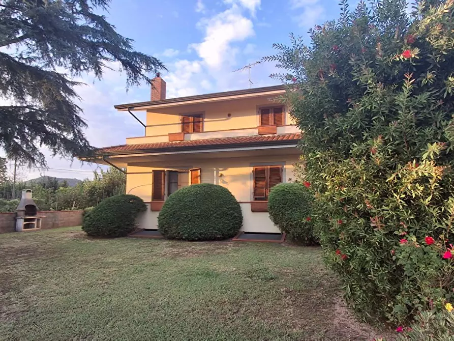 Immagine 1 di Villa in vendita  a San Giuliano Terme