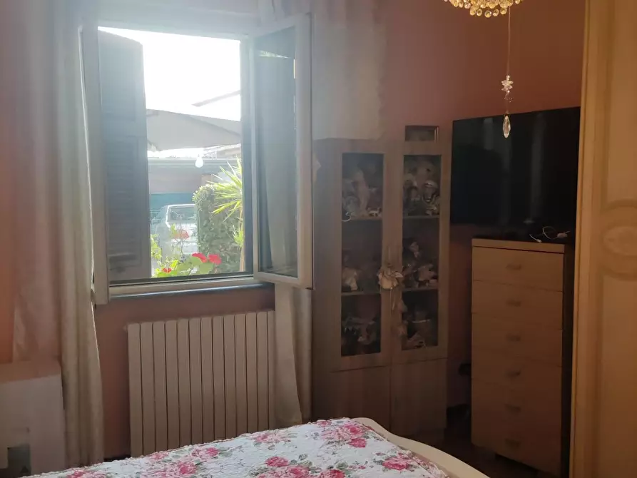 Immagine 14 di Porzione di casa in vendita  a Massa