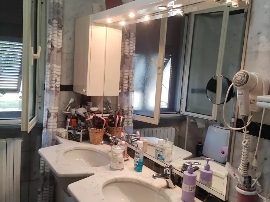 Immagine 22 di Porzione di casa in vendita  a Massa