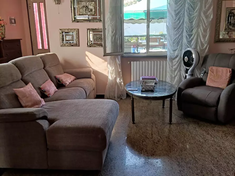 Immagine 13 di Porzione di casa in vendita  a Massa