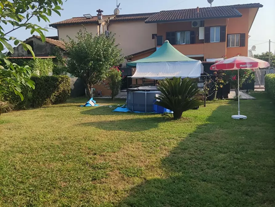 Immagine 6 di Porzione di casa in vendita  a Massa