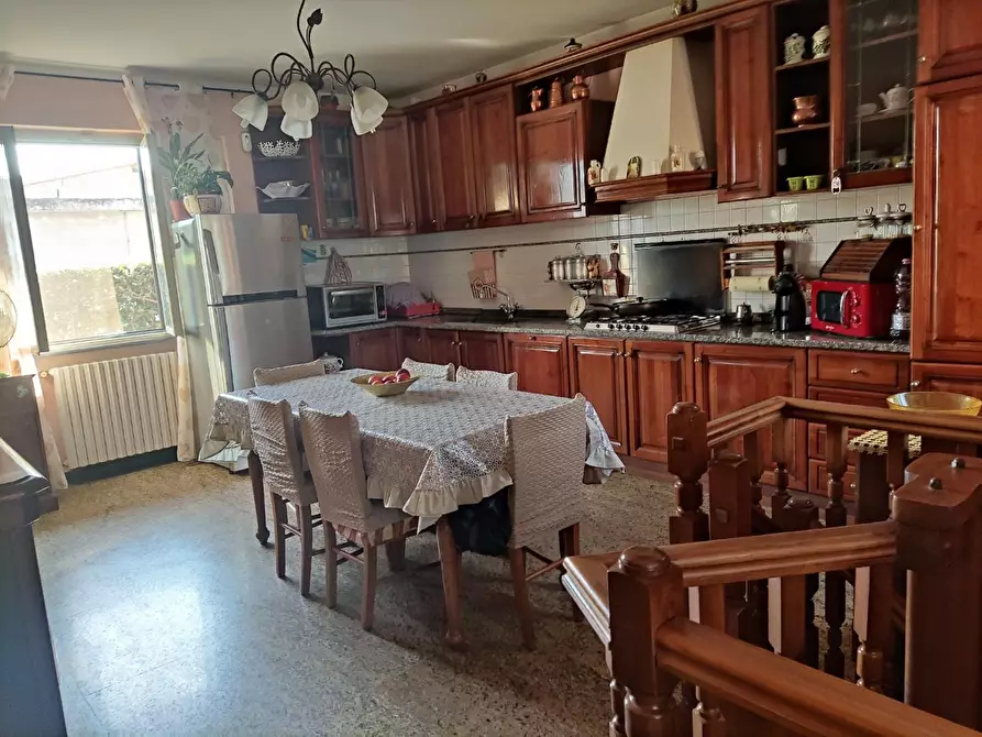 Immagine 30 di Porzione di casa in vendita  a Massa