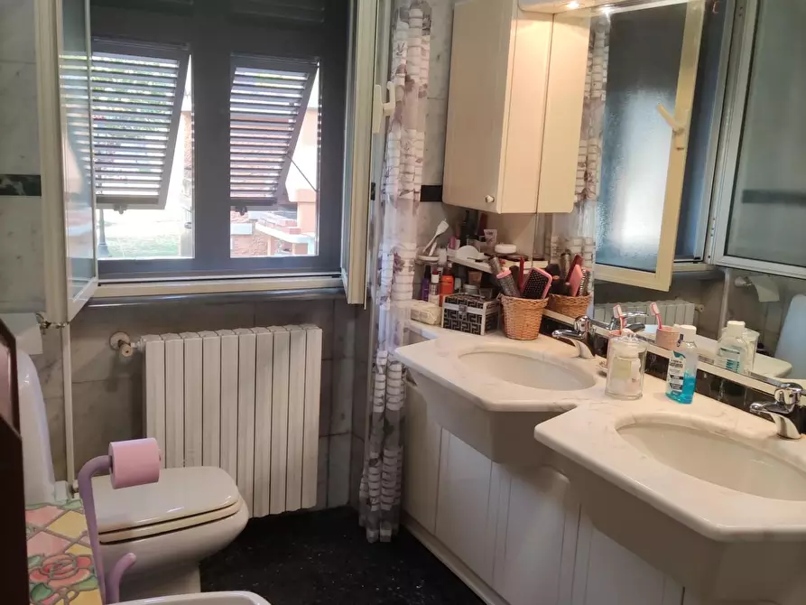 Immagine 24 di Porzione di casa in vendita  a Massa