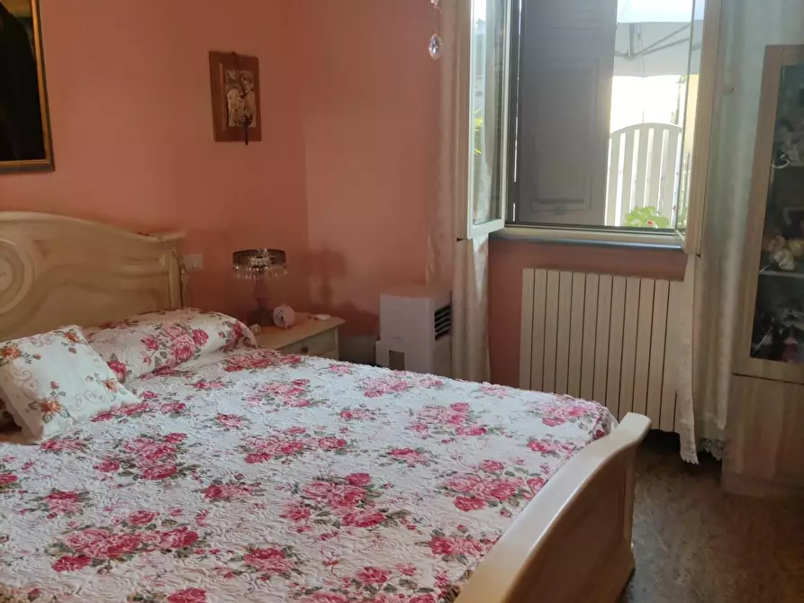 Immagine 18 di Porzione di casa in vendita  a Massa