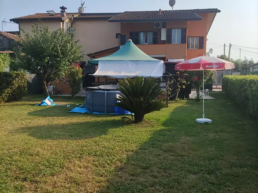 Immagine 4 di Porzione di casa in vendita  a Massa