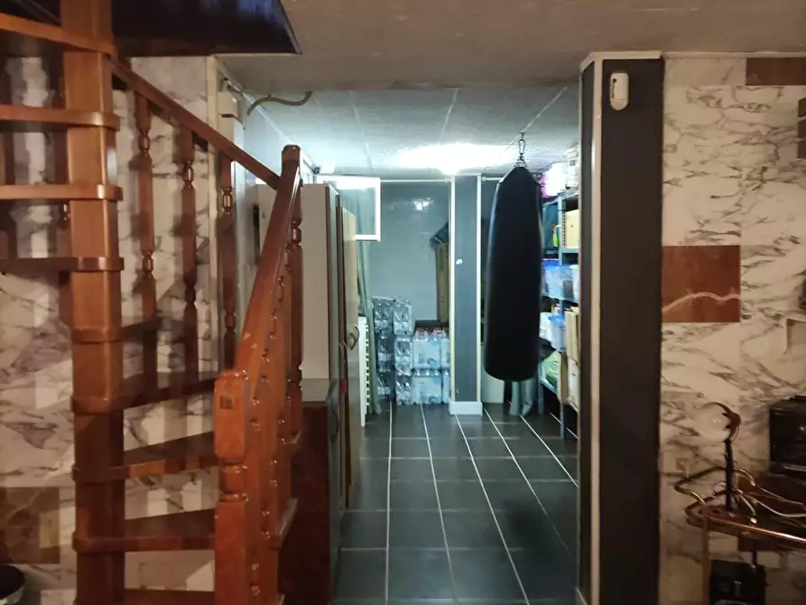 Immagine 40 di Porzione di casa in vendita  a Massa