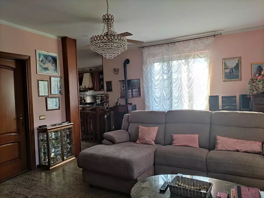 Immagine 19 di Porzione di casa in vendita  a Massa