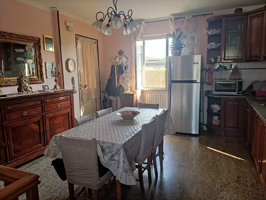 Immagine 25 di Porzione di casa in vendita  a Massa