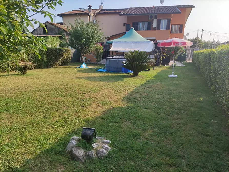Immagine 5 di Porzione di casa in vendita  a Massa