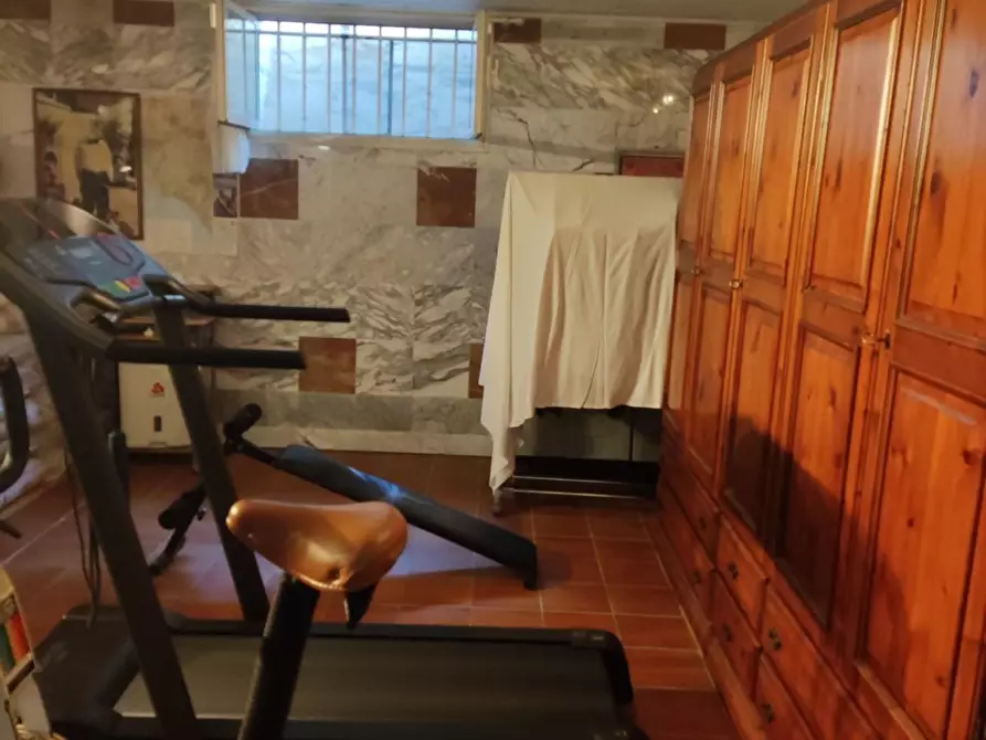 Immagine 32 di Porzione di casa in vendita  a Massa