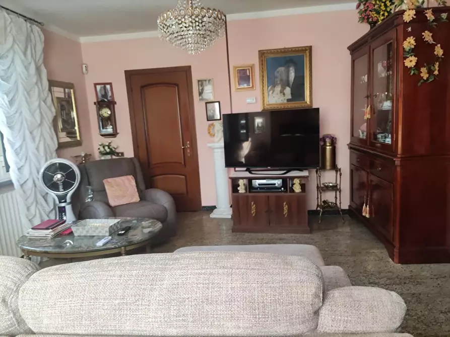 Immagine 10 di Porzione di casa in vendita  a Massa