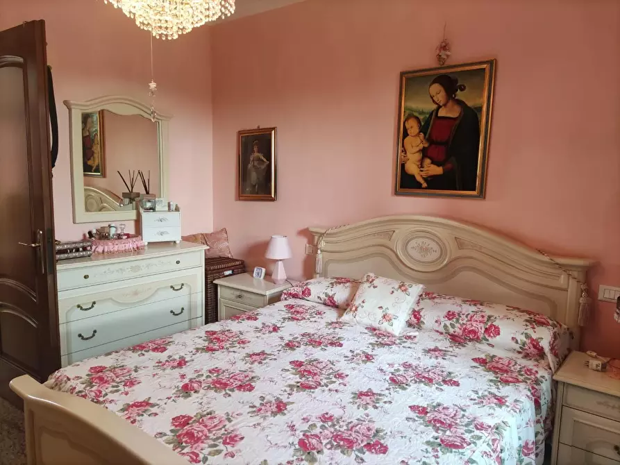 Immagine 16 di Porzione di casa in vendita  a Massa