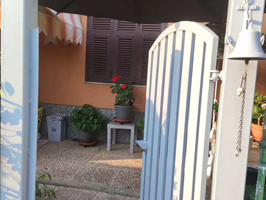 Immagine 2 di Porzione di casa in vendita  a Massa