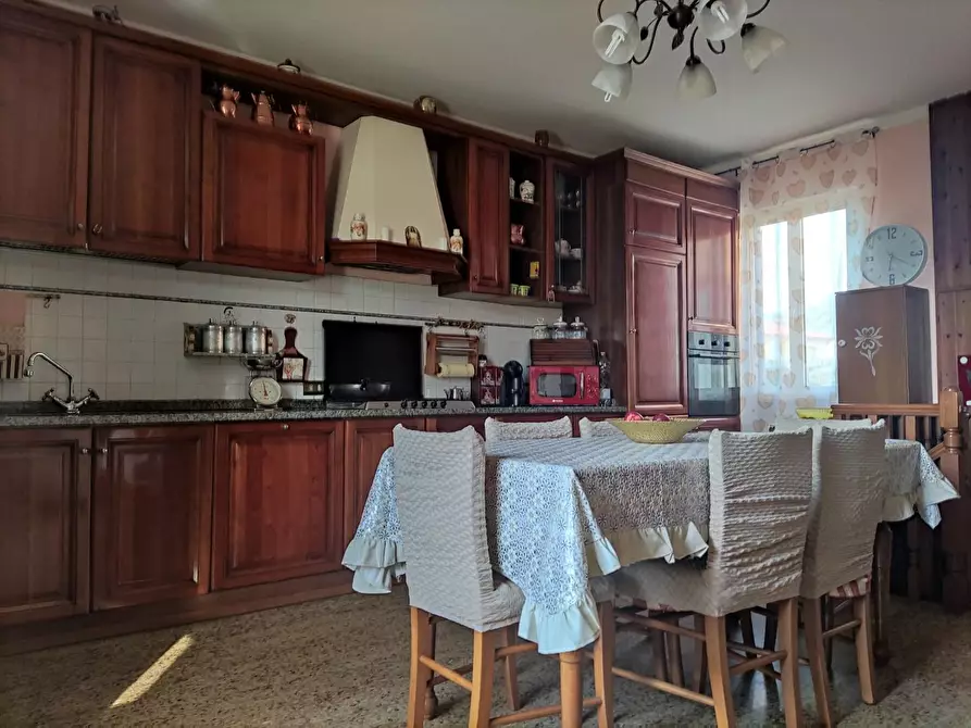 Immagine 28 di Porzione di casa in vendita  a Massa