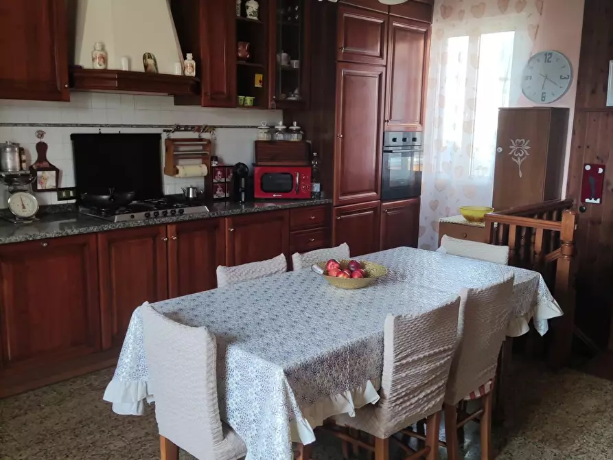 Immagine 29 di Porzione di casa in vendita  a Massa