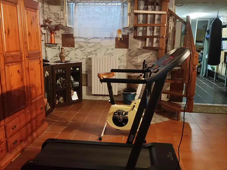 Immagine 33 di Porzione di casa in vendita  a Massa